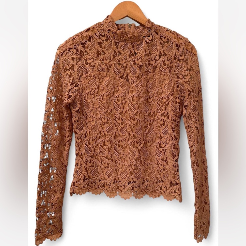 🧡 On-Trend FW2026🧡
Mirrou Nude Lace - High Neck- Long Sleeve Top – Size S -NWT🔖